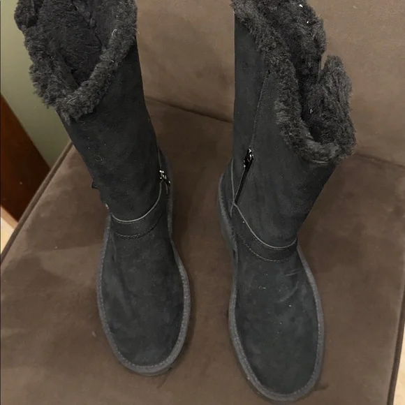 Koolaburra Black Plush Footwear - Picture 2 of 6